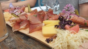 Brotzeitteller mit Wurscht und Käse/DAV Starnberg